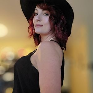 Meet your Posher, Kendra